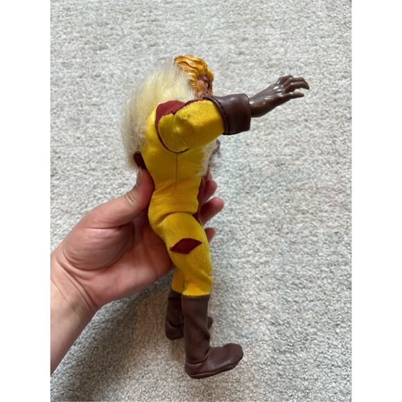 Sabretooth Marvel Cover Series Action Figure - Picture 4 of 12